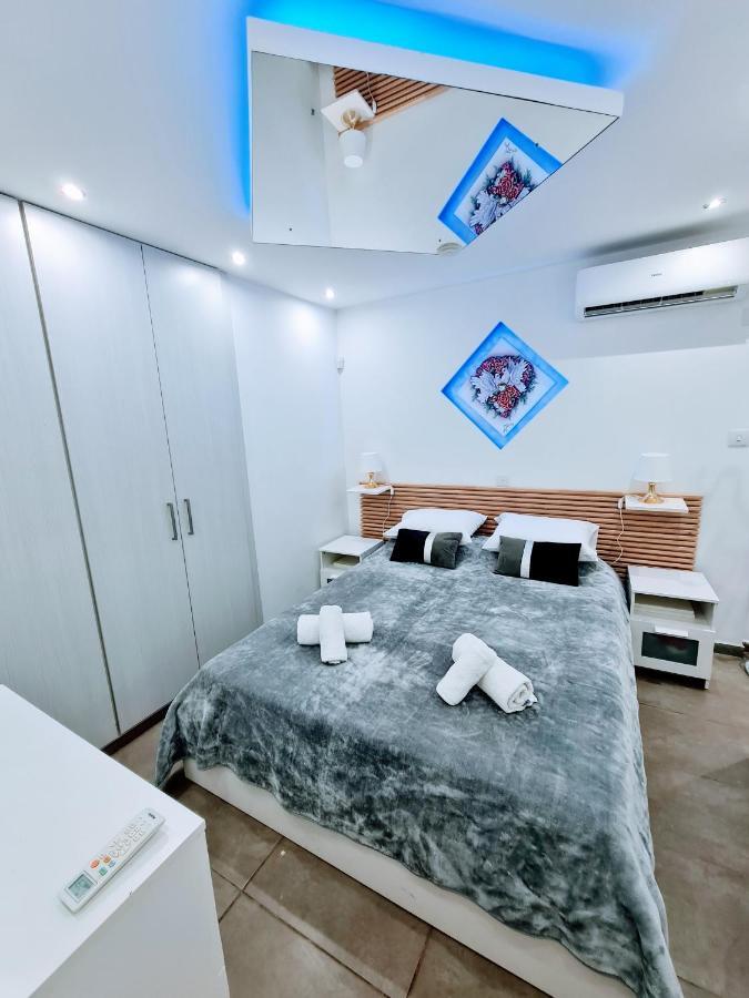 Hidden Lights Deluxe Apartment Aya Napa Dış mekan fotoğraf