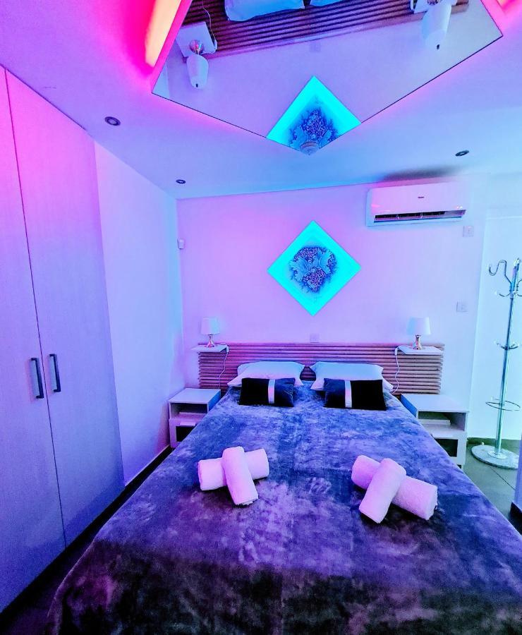Hidden Lights Deluxe Apartment Aya Napa Dış mekan fotoğraf