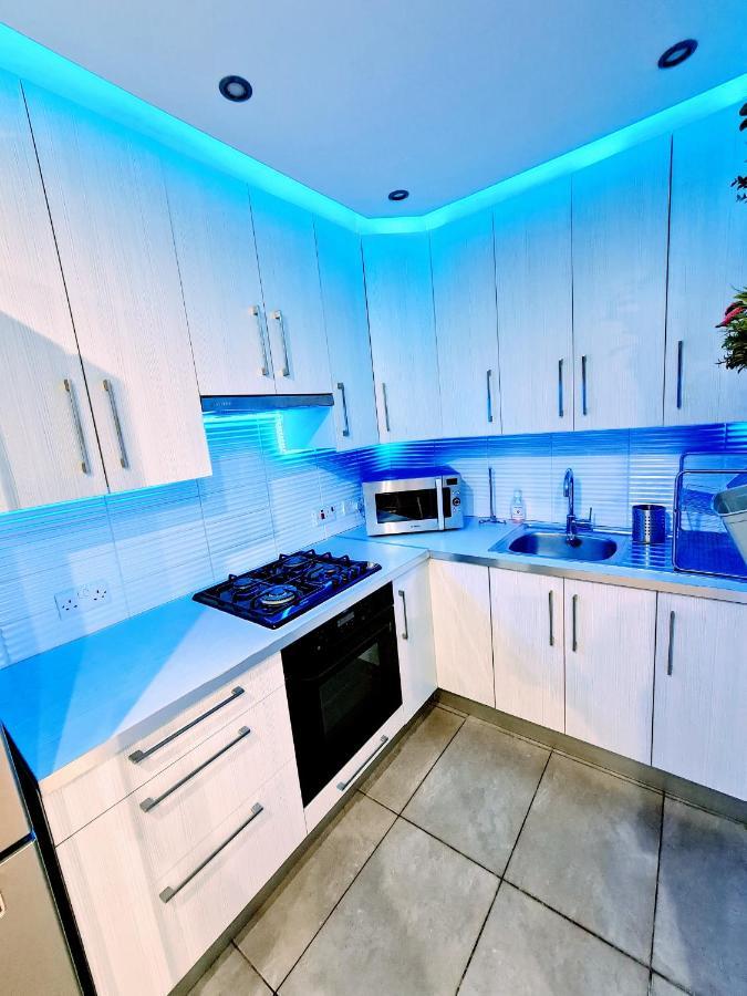 Hidden Lights Deluxe Apartment Aya Napa Dış mekan fotoğraf